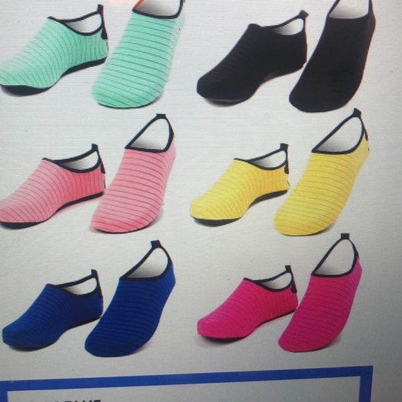 Unisex Adults & Children Waterproofed athletic Shoes. Size Varies - Picture 5 of 5